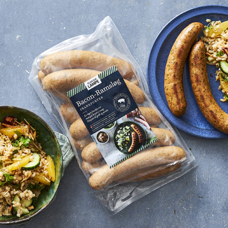 Frankfurter grillpølse med bacon og ramsløg